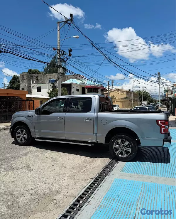jeepetas y camionetas - Ford F150 XLT 2020 4