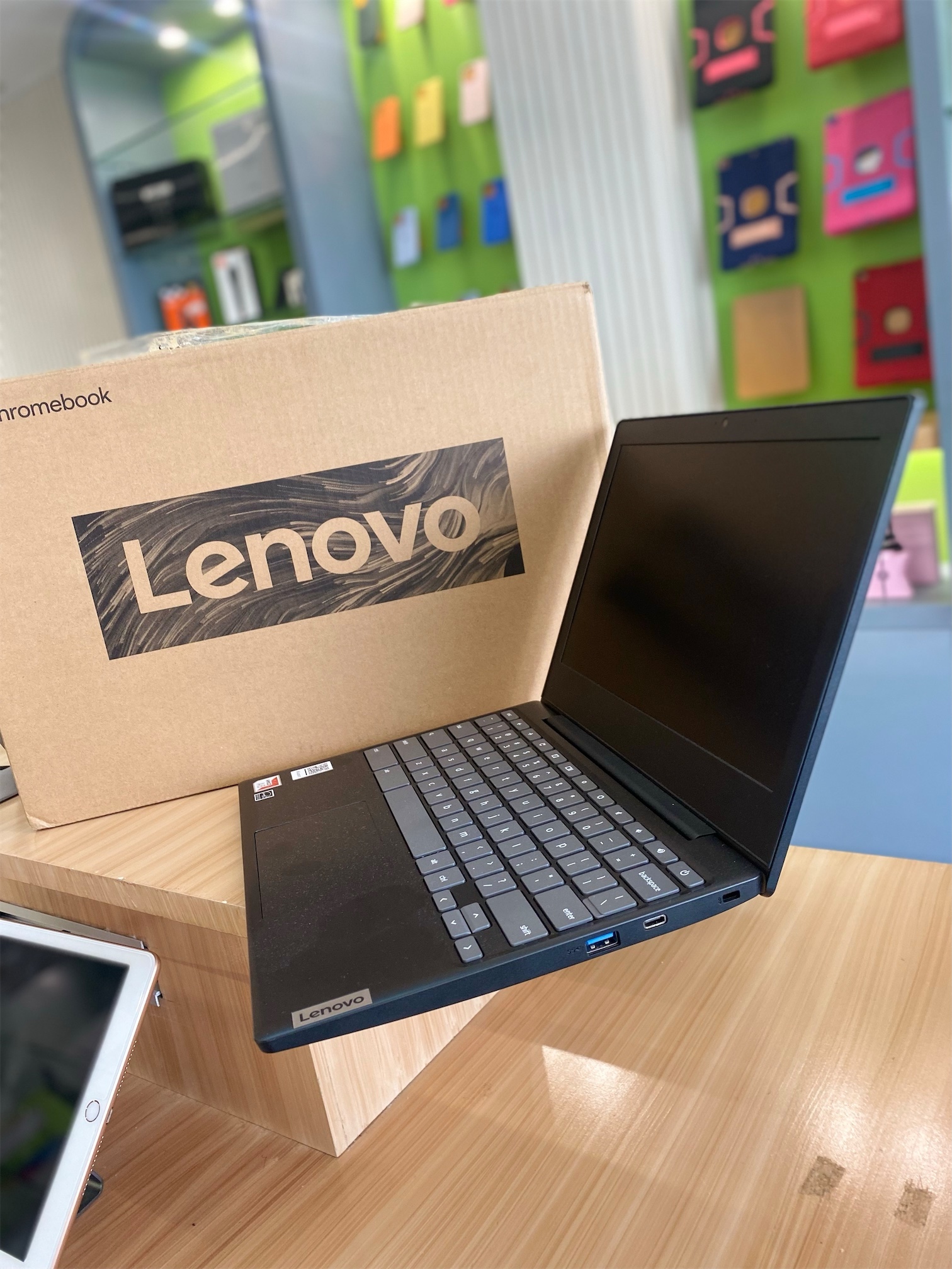 computadoras y laptops - Laptop lenovo Ideapad 3 AMD A6 4Gb de ram 32 EMMC 11.6 pulgada nueva 4