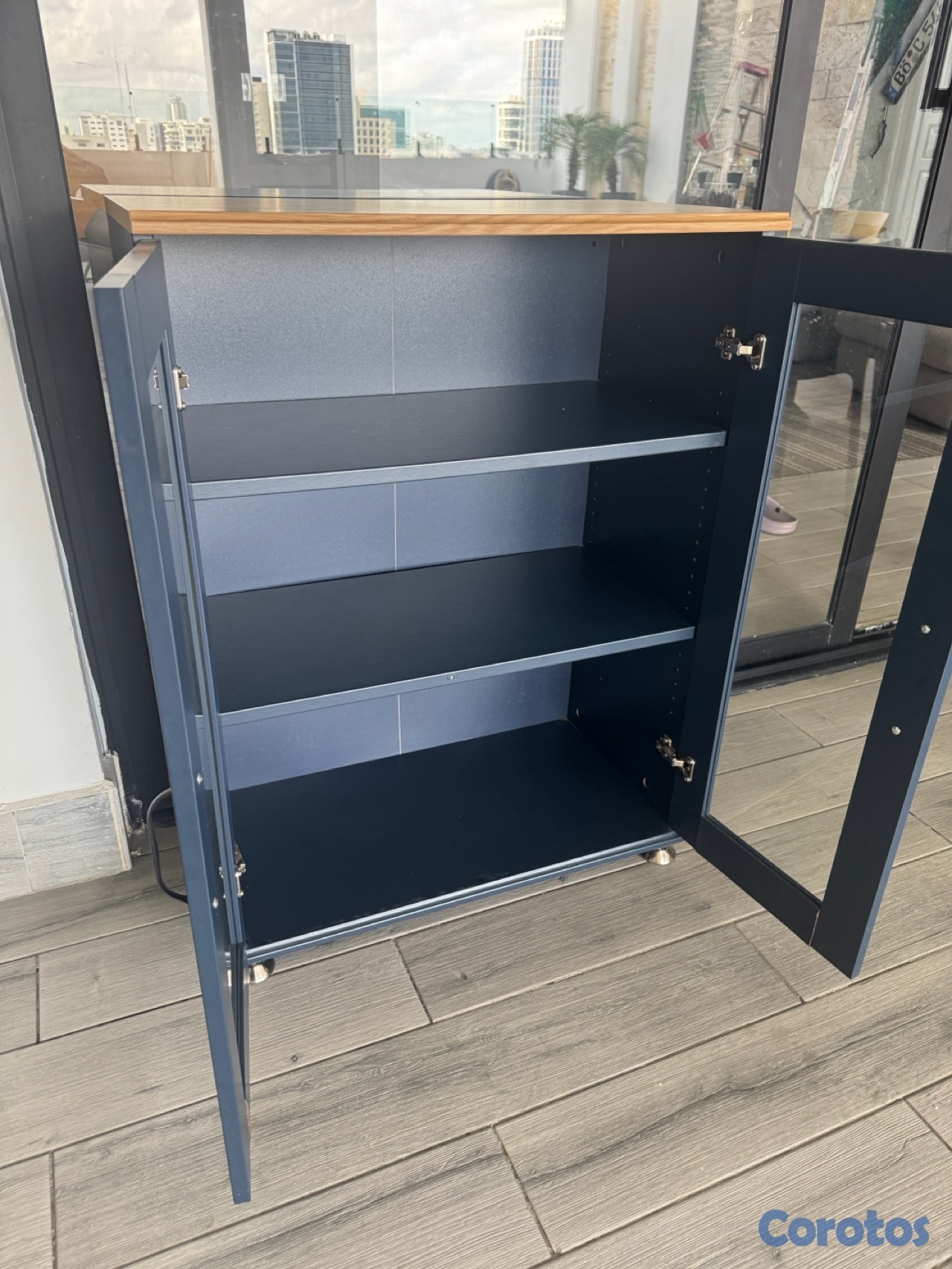 muebles y colchones - Vendo Gabinete display Skruvby de Ikea Usado 2