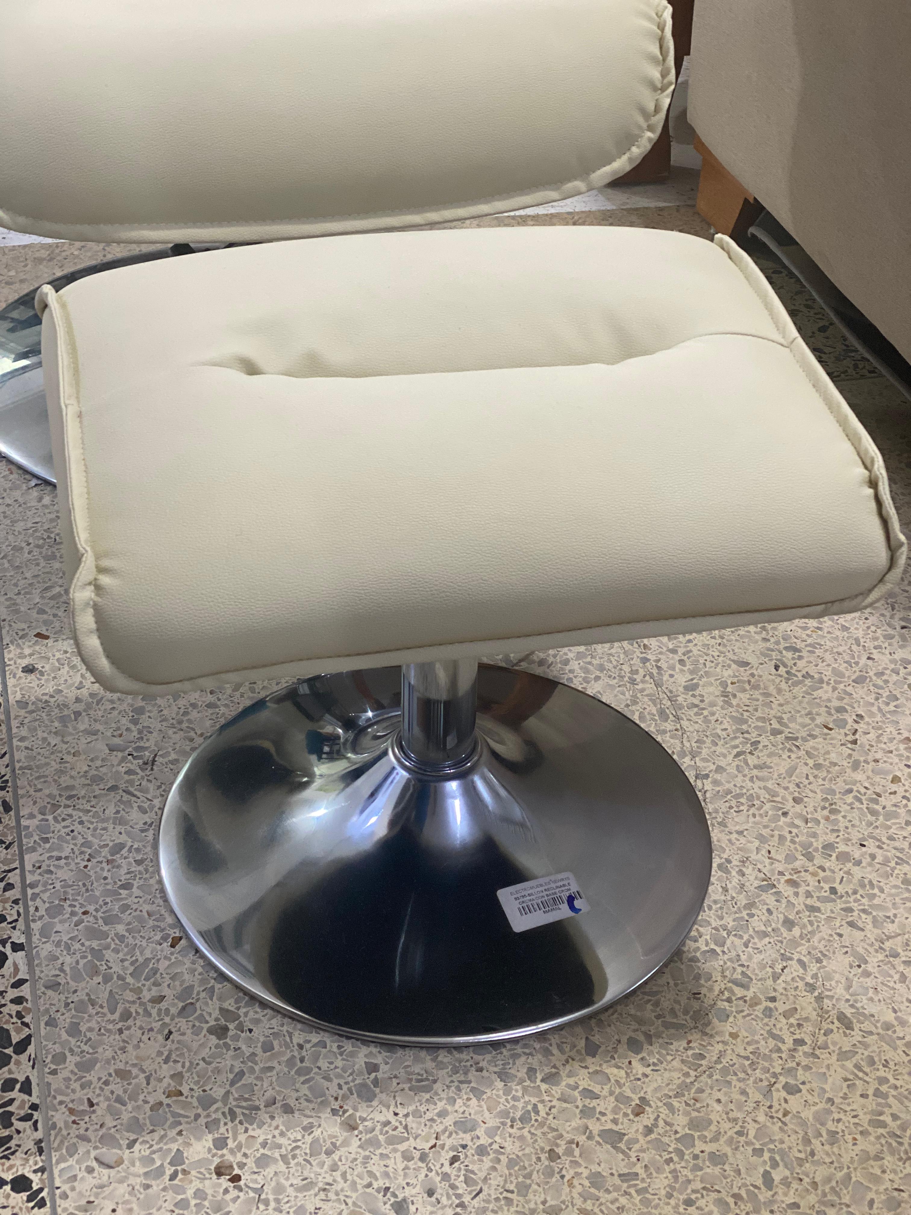 muebles y colchones - *SILLON RECLINABLE*

SILLON RECLINABLE 
COLOR CREMA
CON BASE CROM 
 2