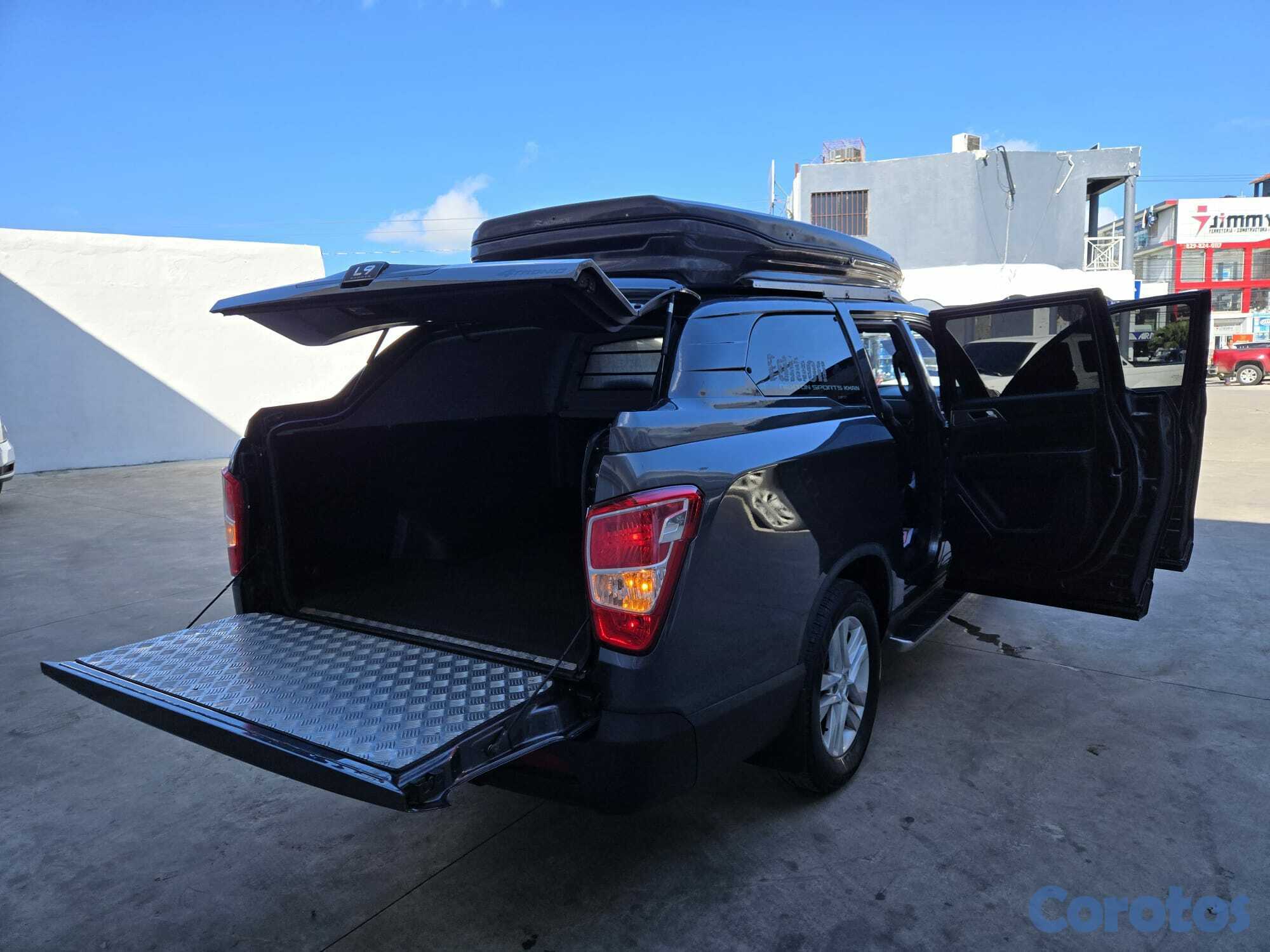 jeepetas y camionetas - KGM REXTON 2019 GRIS OSCURO DIESEL 5