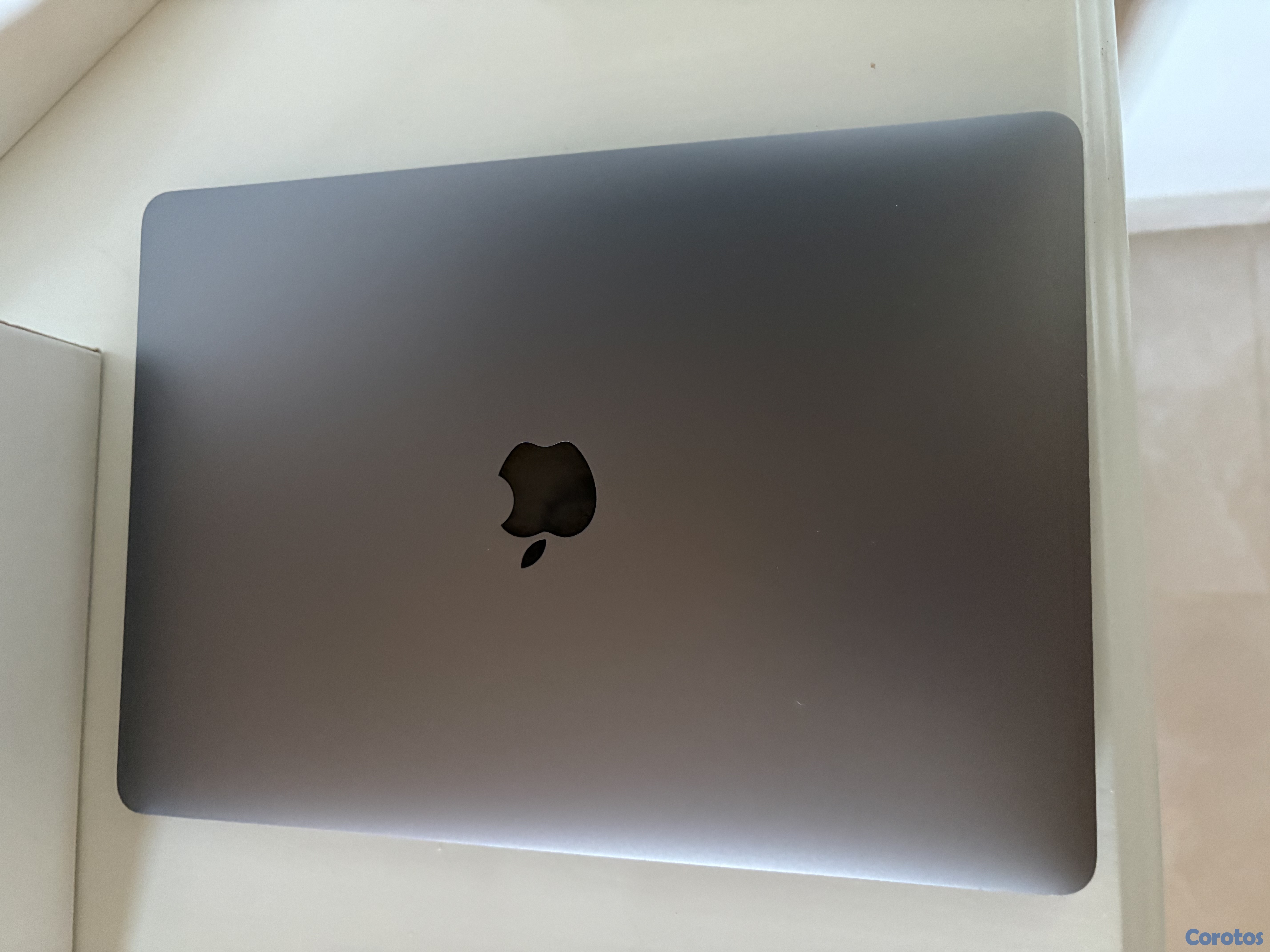 computadoras y laptops - MackBook Air 13" M1 2020 256 gb SSD 8 gb RAM
 5