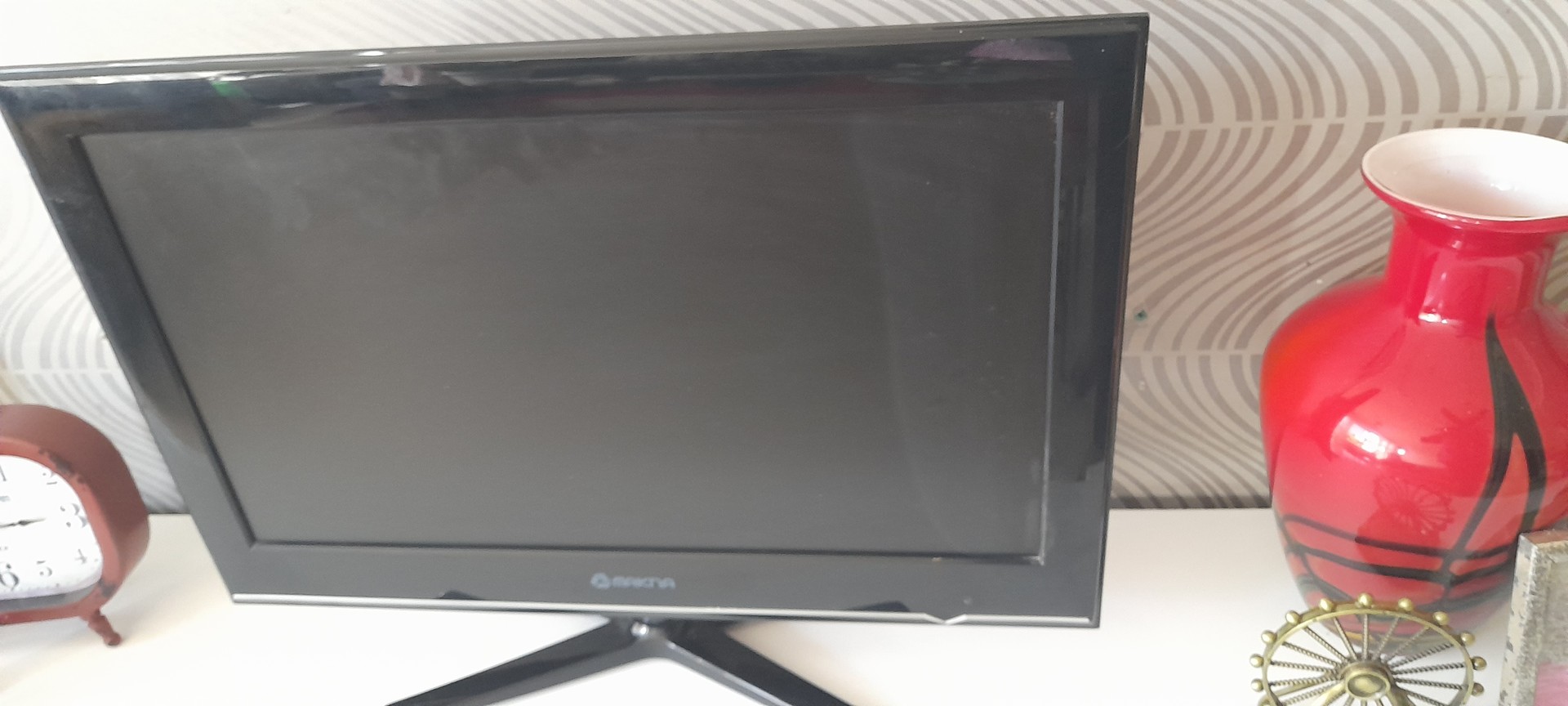 tv - Televisor MAKNA 24" LCD 