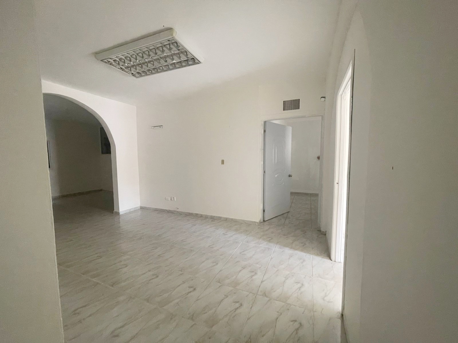 oficinas y locales comerciales - Local céntrico y comercial  9
