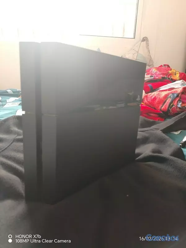 consolas y videojuegos - Play 4 fat con hdmi disco de gta 5 incluido con su cable de poder 10k negociable 2