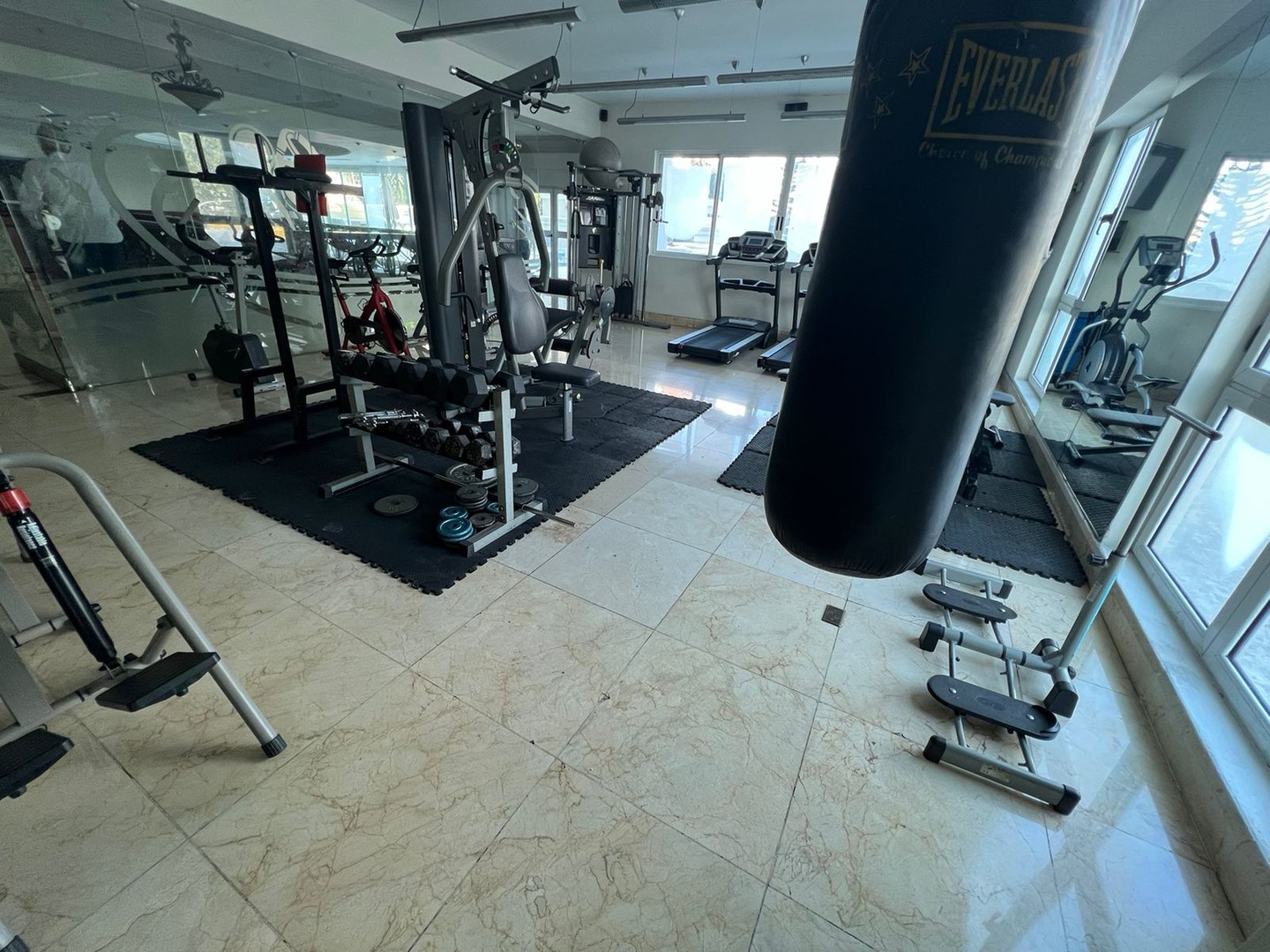 apartamentos - La Esperilla   

usd$650,000

Excelente Apartamento en un 8vo Nivel con vista de 8