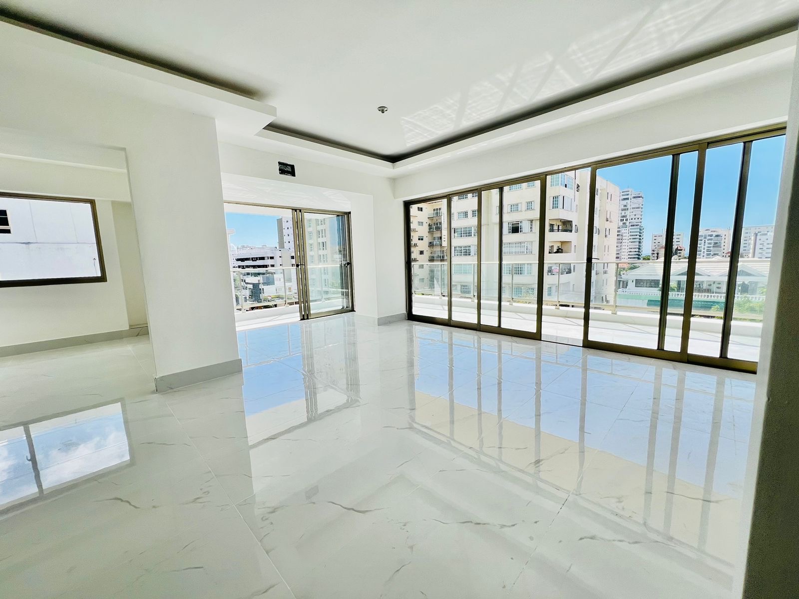 apartamentos - Vendo piso 12 los cacicazgos tres hab con su baño 