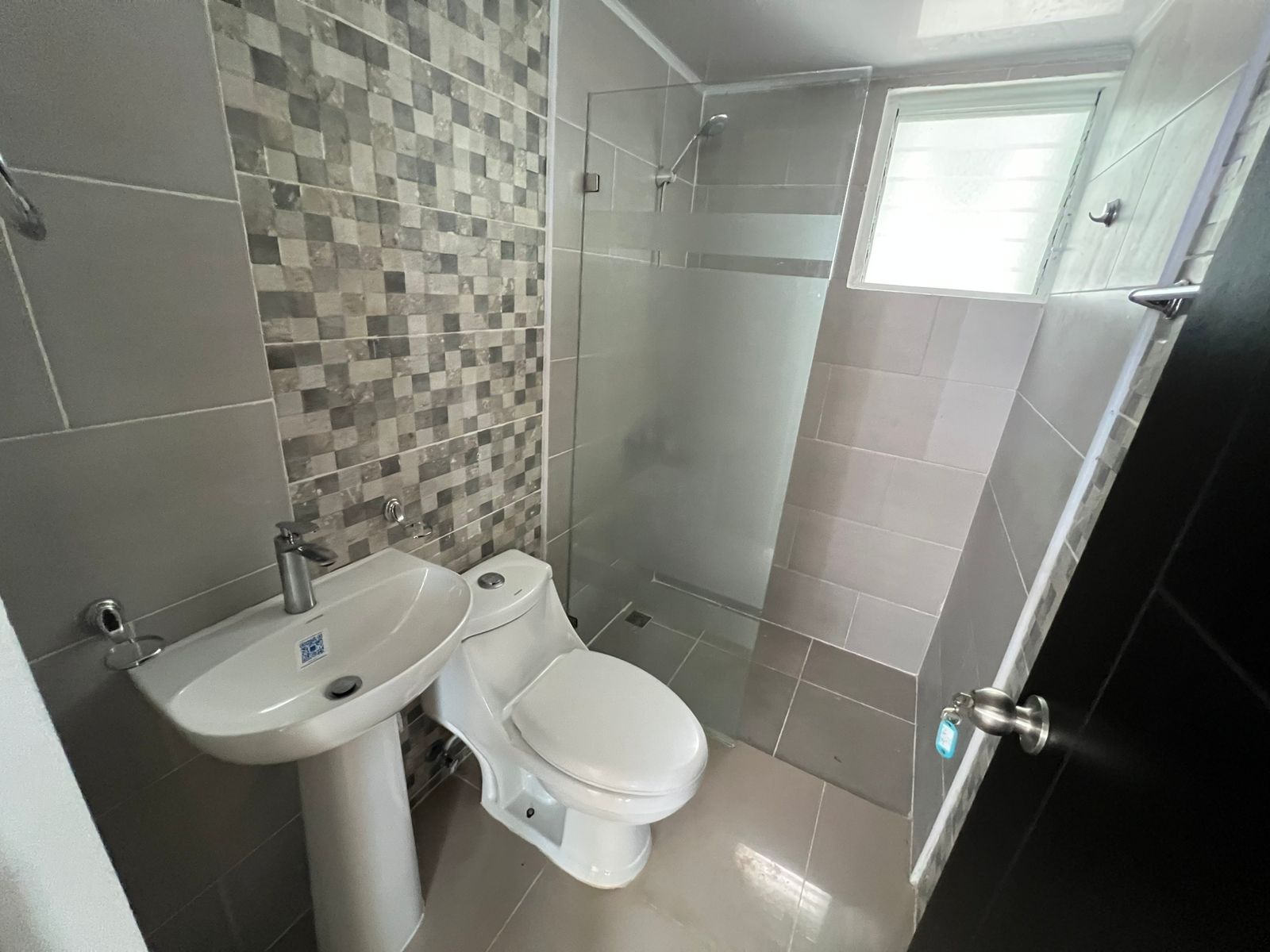 apartamentos - Se alquila apartamento nuevo en la charles de gaulle prox. Al Ney Arias Lora 7
