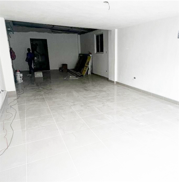 oficinas y locales comerciales - Local en bella vista primer nivel  2