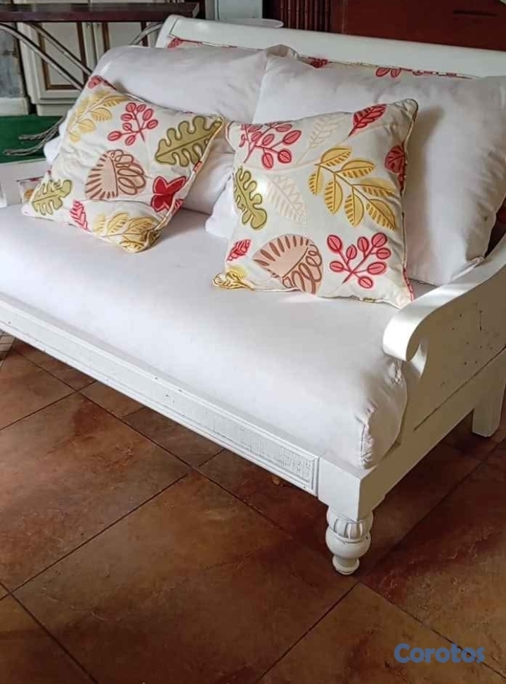 muebles y colchones - MUEBLES BLANCOS CON SU MESA,TELA IMPERMEABLE. 3