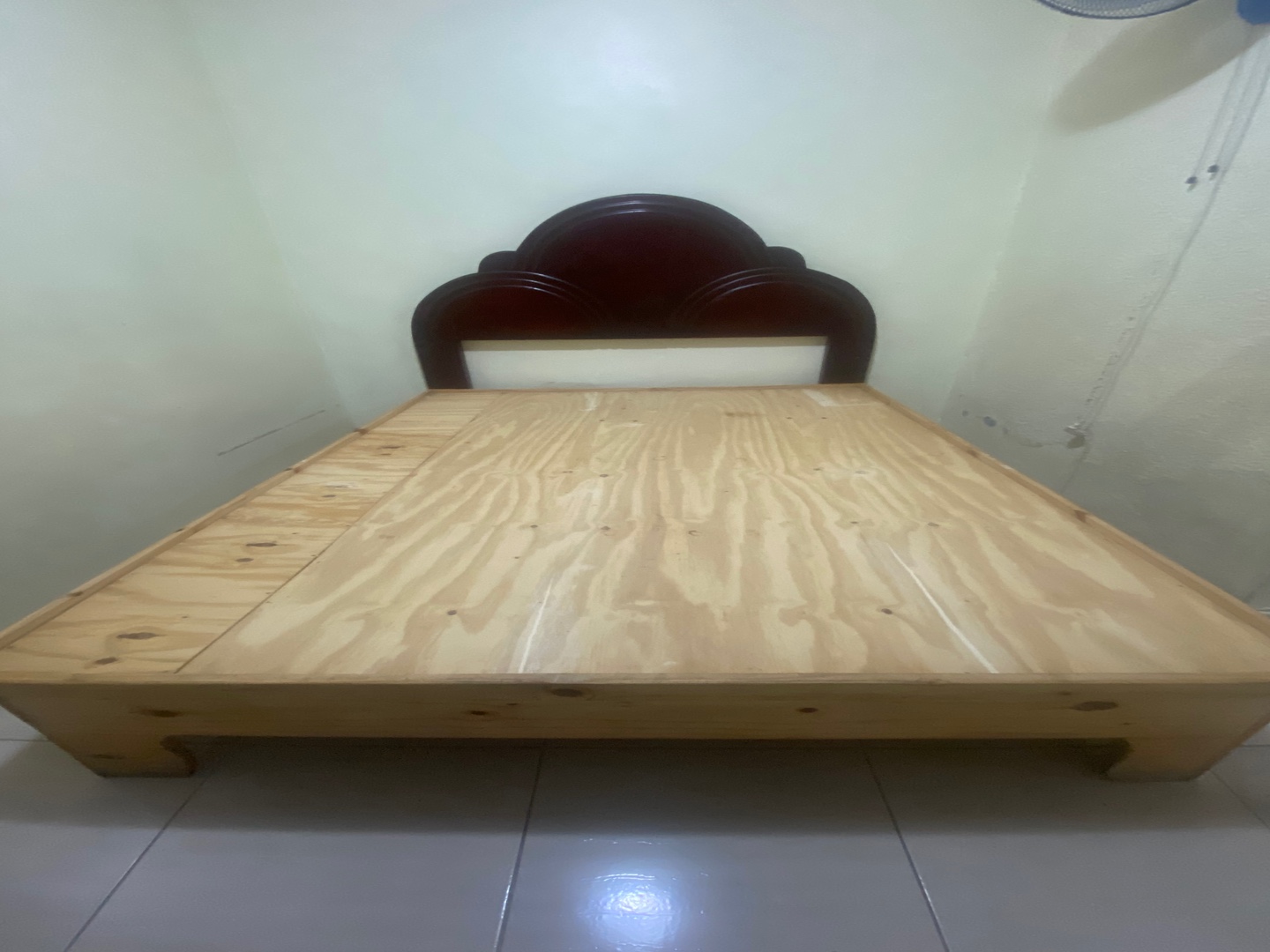 muebles y colchones - Vendo base de cama en madera de pino tratado y espaldar 