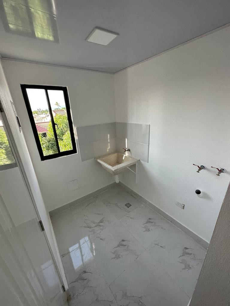 apartamentos - APARTAMENTO EN RENTA EN LOS RIELES DE GURABO. 8