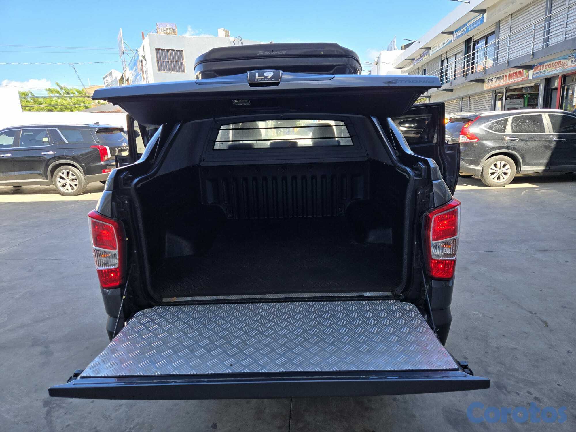 jeepetas y camionetas - KGM REXTON 2019 GRIS OSCURO DIESEL 6