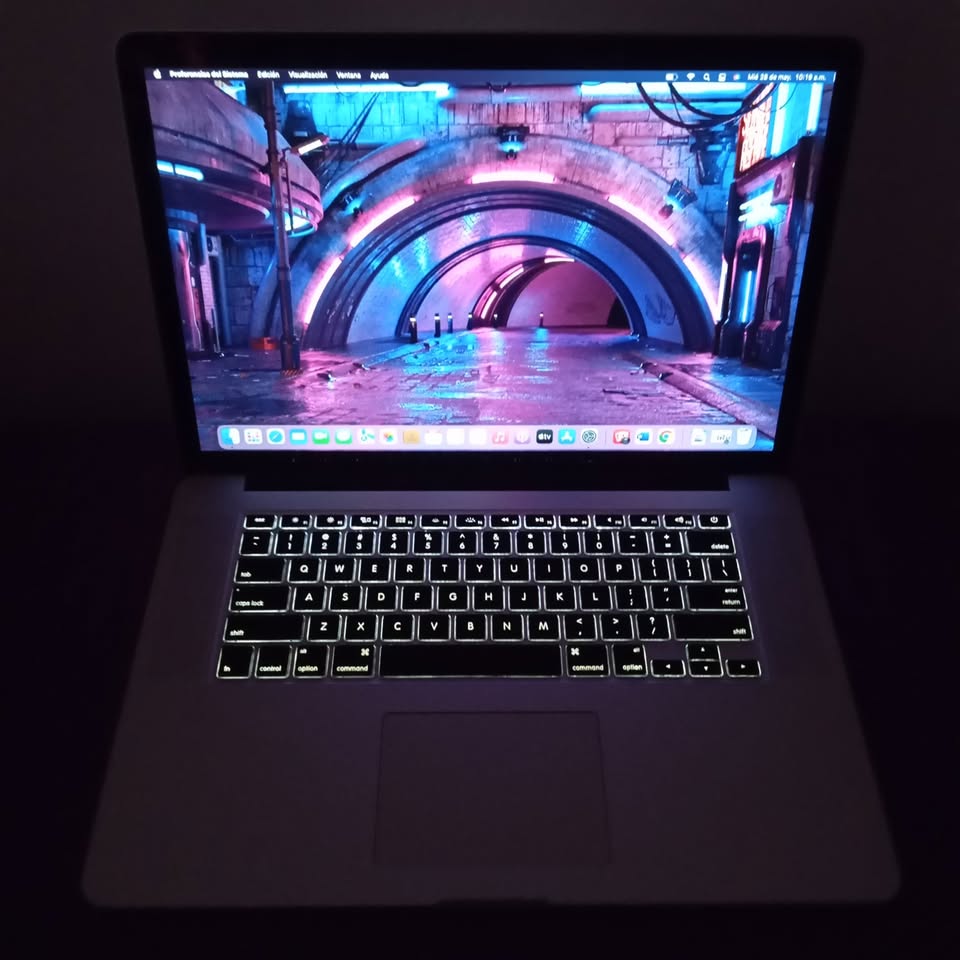 computadoras y laptops - MacBook Pro A1398 Core i7 2.2 Ghz  4 nucleos 2015  4