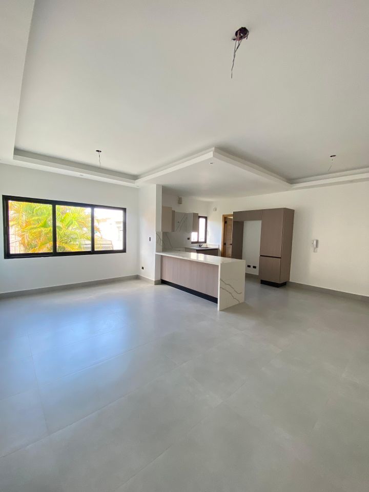 apartamentos - Apartamento 2do nivel con terraza en venta  5
