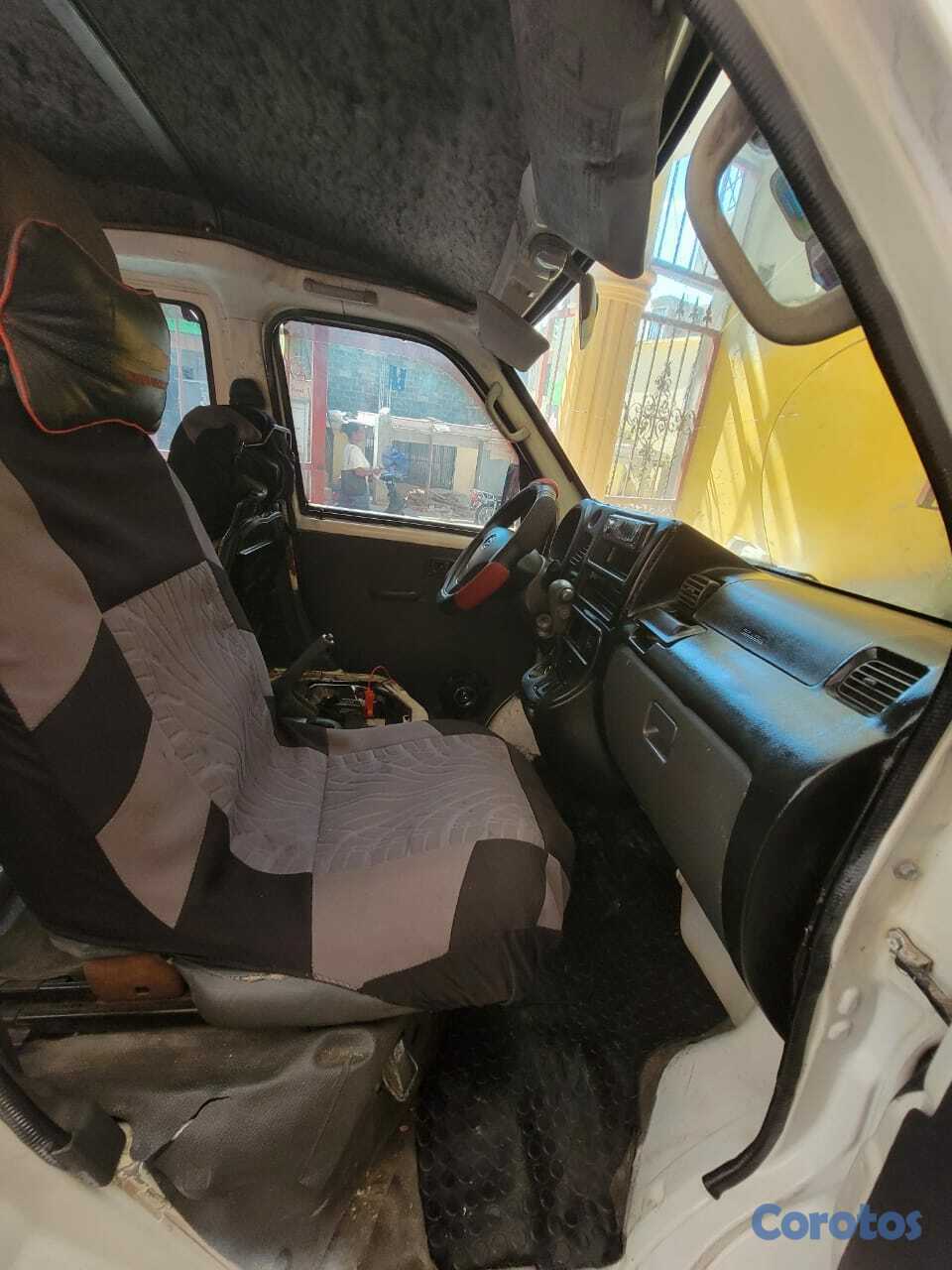 jeepetas y camionetas - Vendo Daihatsu Hijet 2013 Excelentes condiciones 5