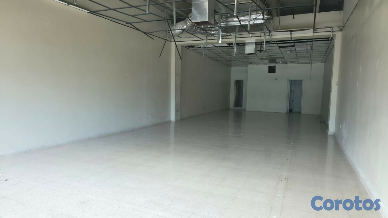 oficinas y locales comerciales - Local ideal para SPA, Oficina, Tienda, en Av. Rómulo Excelente Punto Comercial 2