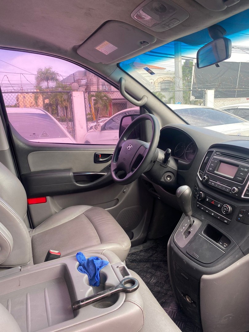 jeepetas y camionetas - HYUNDAI STAREX 2017 BLANCADESDE: RD$ 1,250.000 3