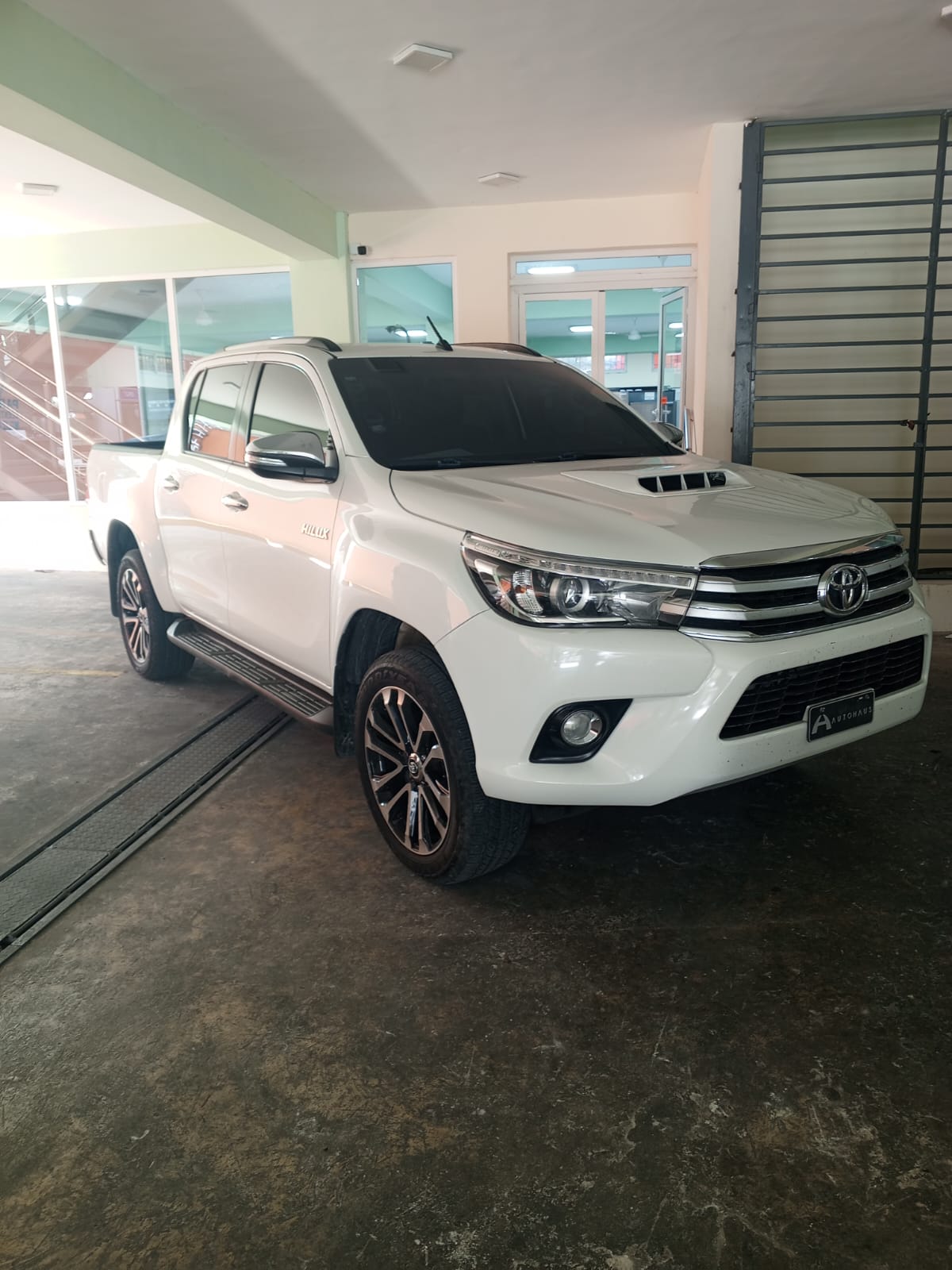 jeepetas y camionetas - Toyota hilux 2018 3