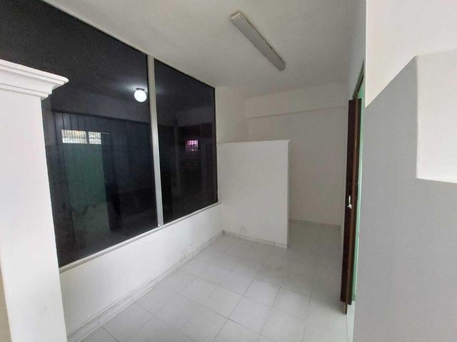 oficinas y locales comerciales - Local en plaza comercial en alquiler santo Domingo 4