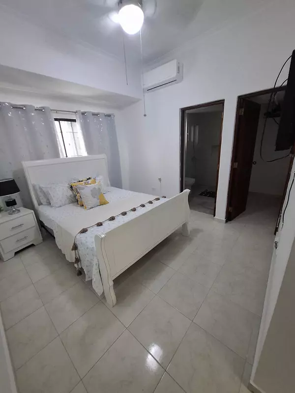 apartamentos - Alquilo apartamento amueblado en Quisqueya 4