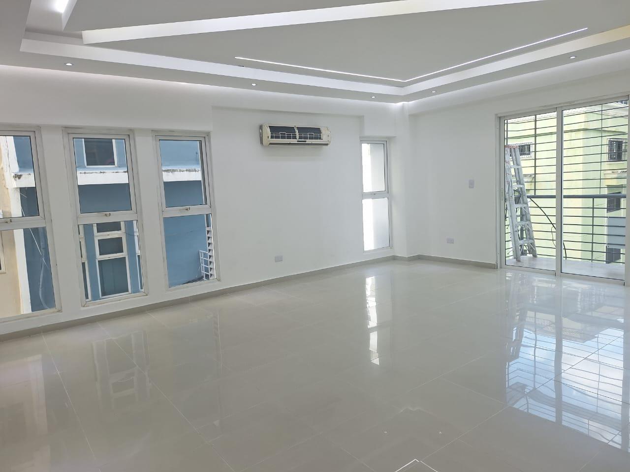 apartamentos - En venta apartamento remodelado de 3 habitaciones y Estar en Serralles DN 1