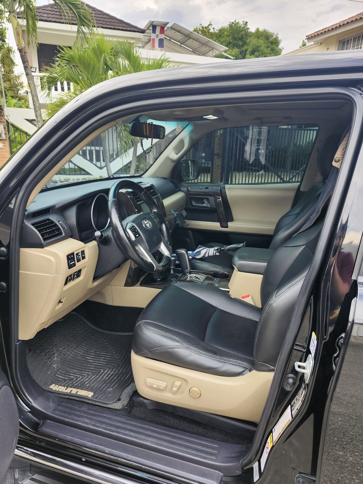 jeepetas y camionetas - Toyota 4runner sr5 2011 2