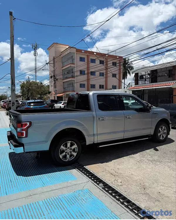 jeepetas y camionetas - Ford F150 XLT 2020 6