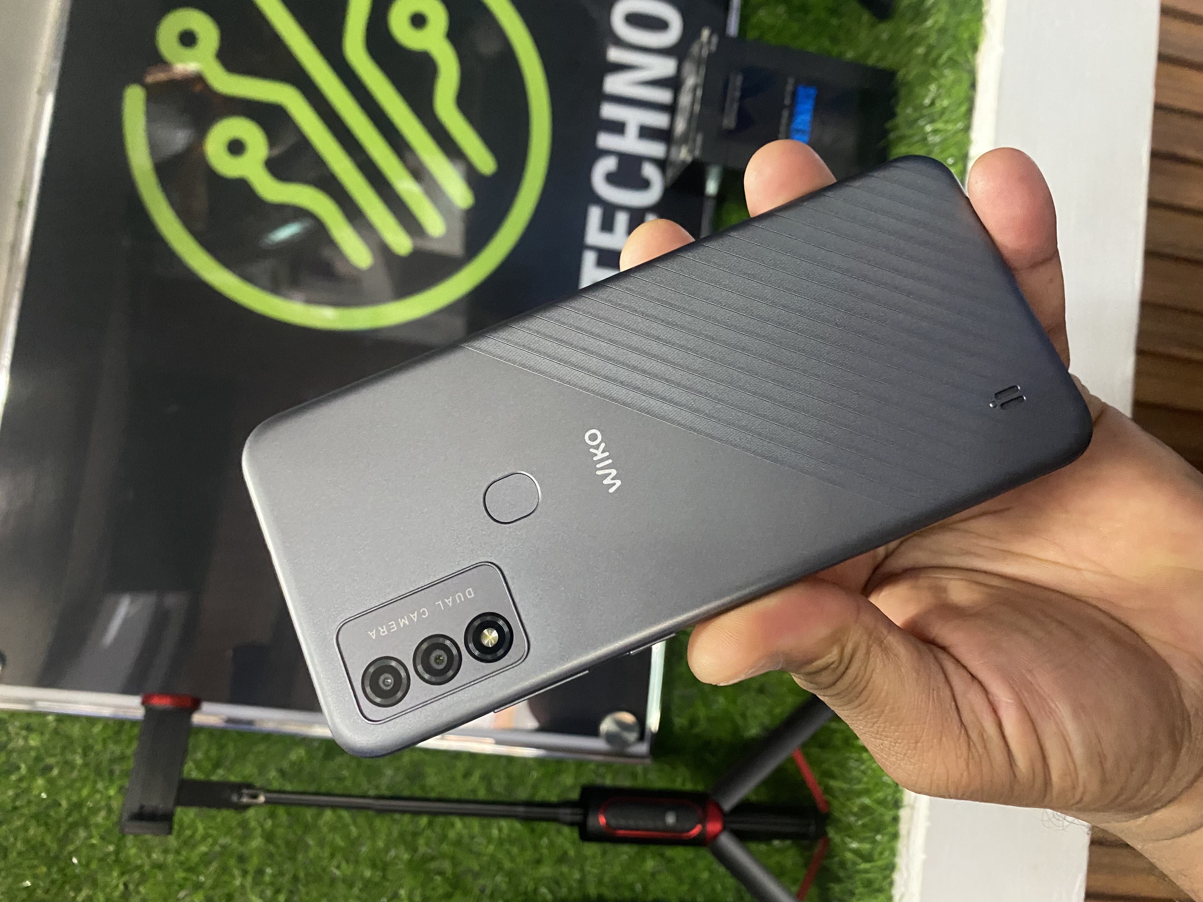 celulares y tabletas -  Wiko Voix U616AT  Unlocked   32GB  8