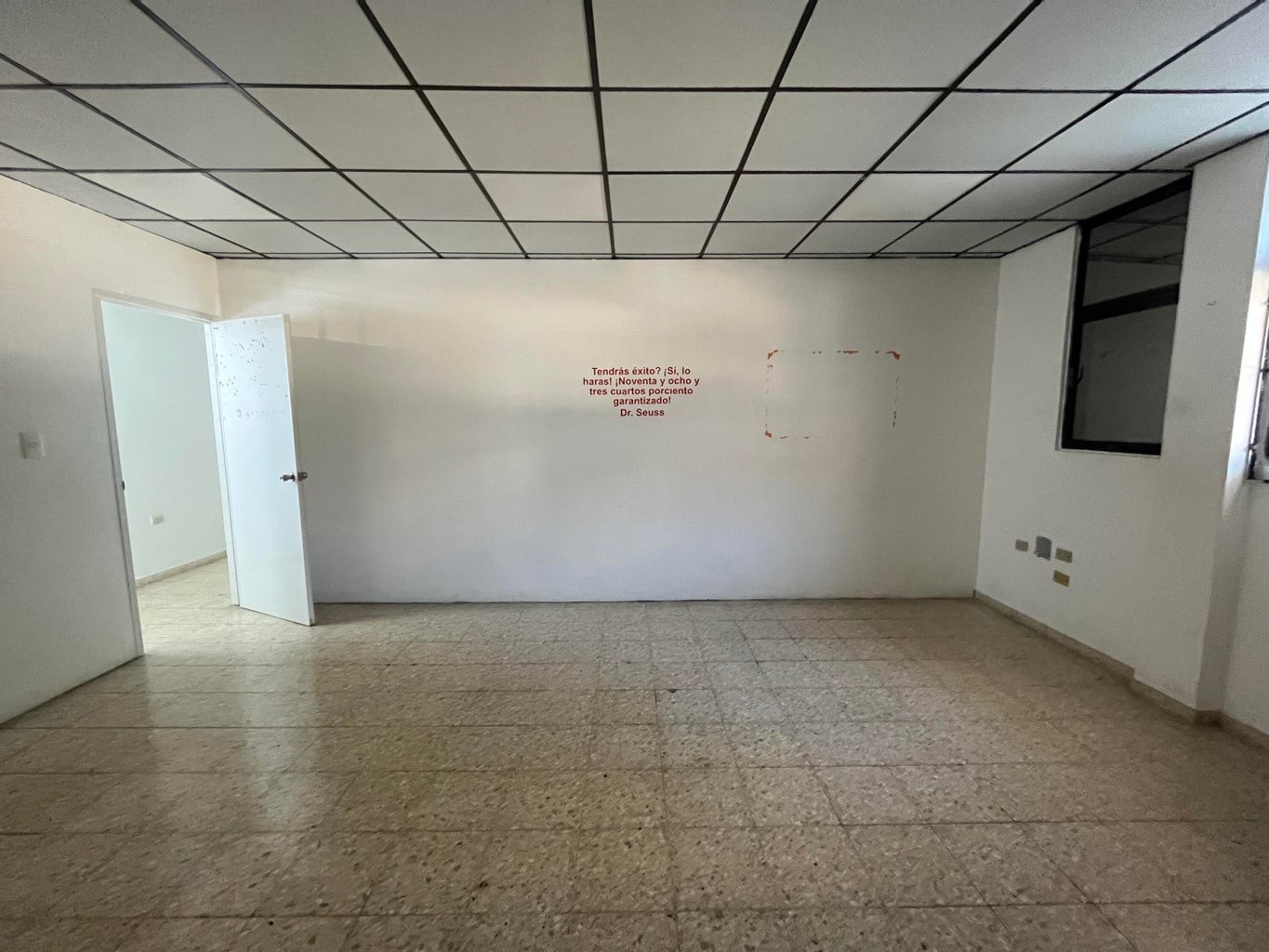 oficinas y locales comerciales - Local Comercial de 267 mt2 en Naco 6