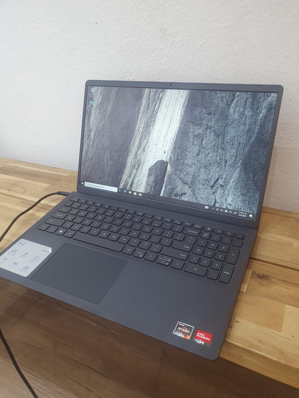 computadoras y laptops - Laptop Dell Inspiron 15, AMD Ryzen 7 7730U, 16GB RAM, 512GB SSD, 15.6" FHD nueva 1