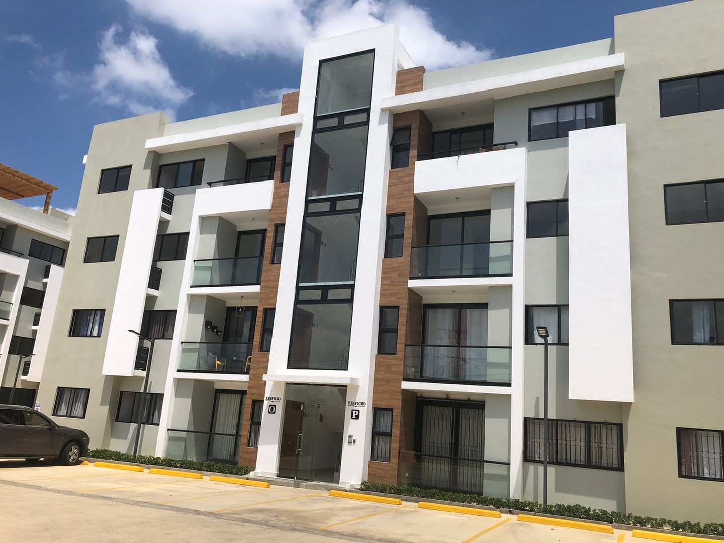 apartamentos - Apartamento Completamente Nuevo en Los Rieles, 3er Nivel 