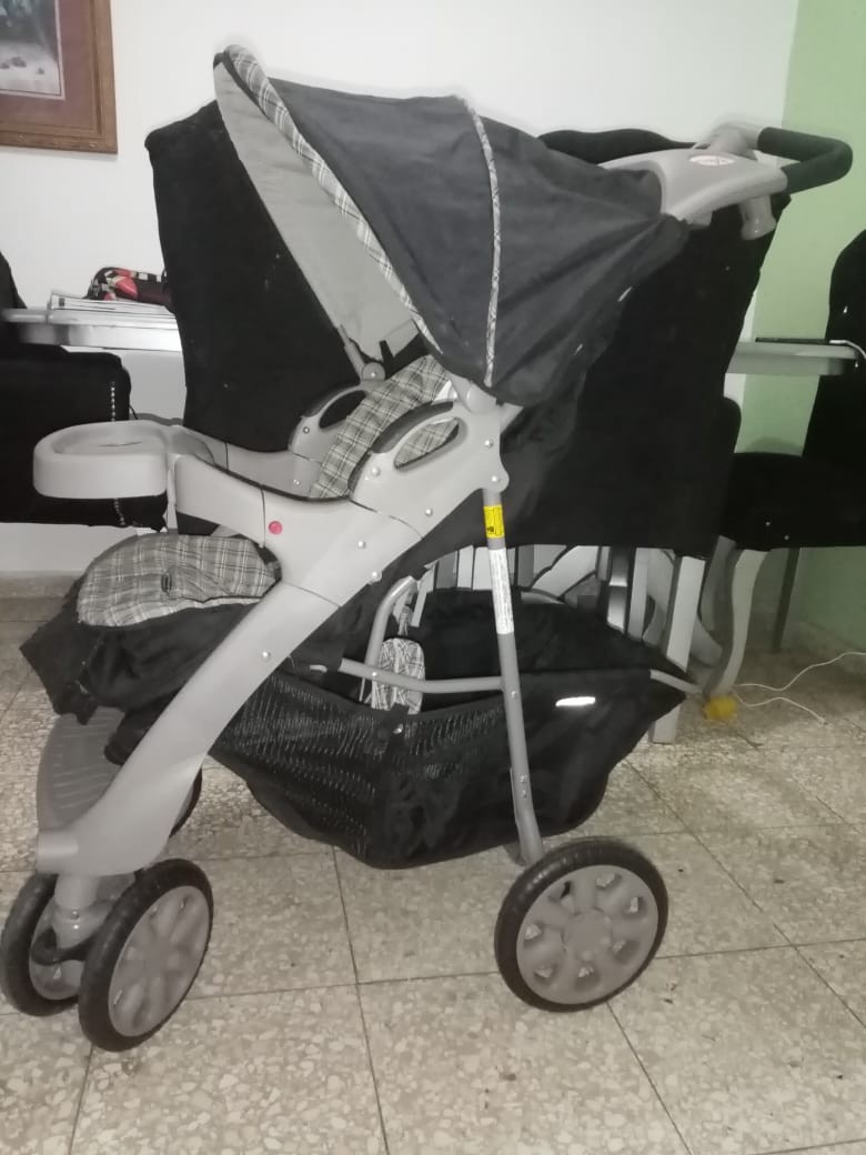 coches y sillas - Coche y cargador para bebe usado