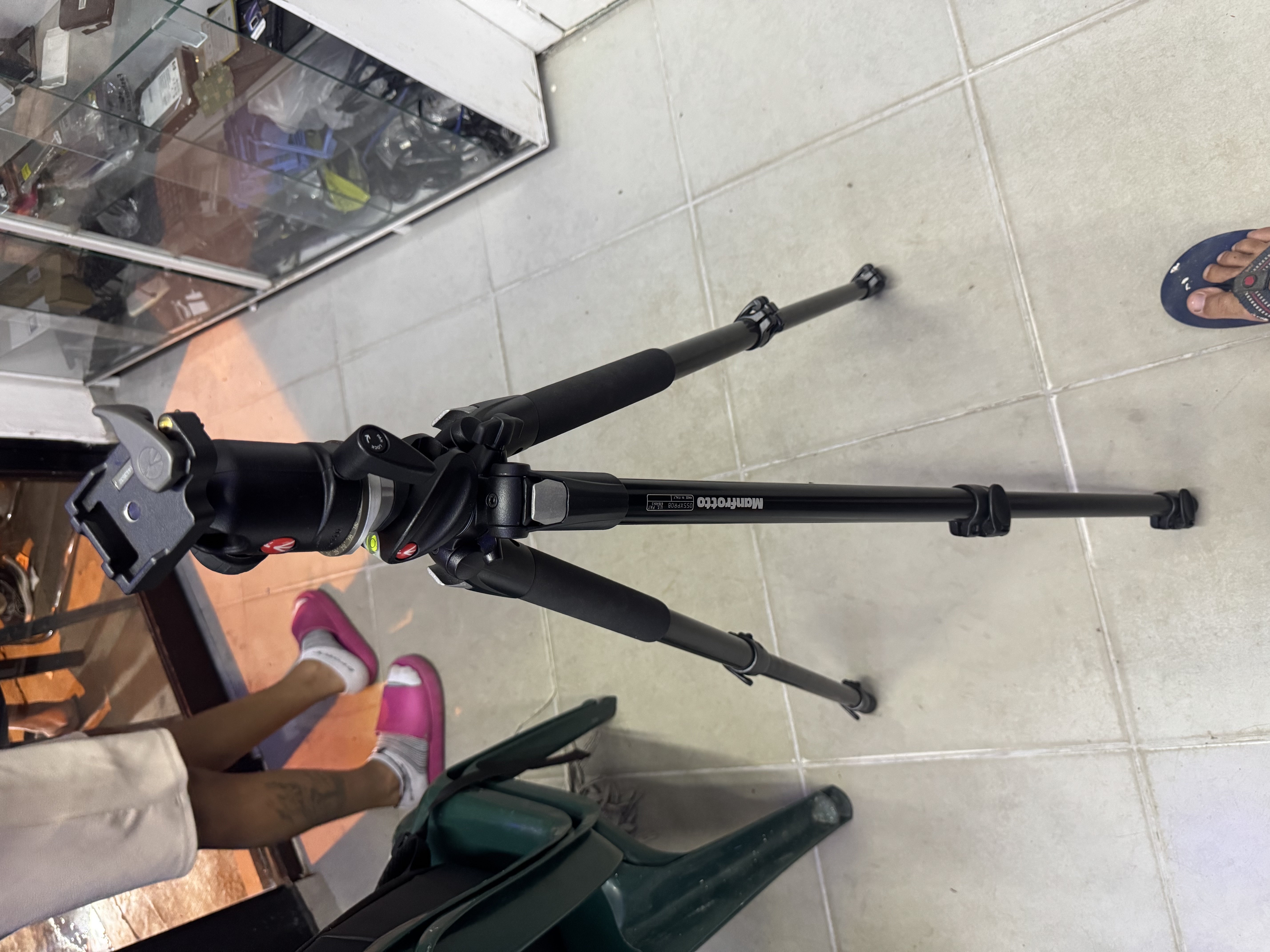 camaras y audio - vendo  Trípode Manfrotto 190PROB. modelo 488RC2 1