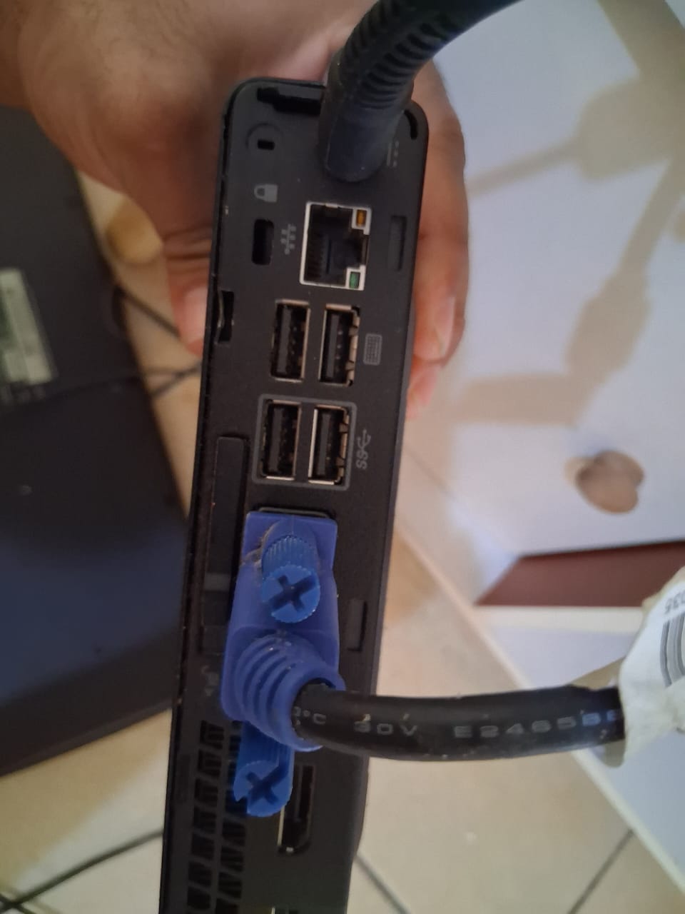 computadoras y laptops - Computador de escritorio HP negociable  4