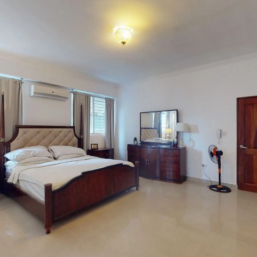 apartamentos - Se vende apartamento Moderno en la Julia, Santo Domingo, D.N.
2do. Piso.
320 Mts