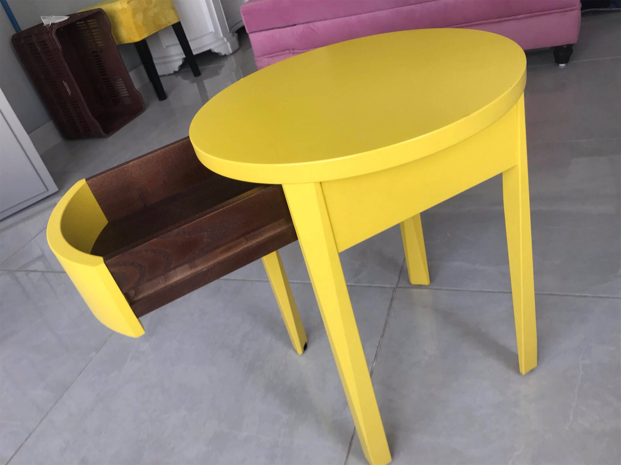muebles y colchones - Hermosa mesa lateral  amarilla, moderna, elegante y funcional. 8