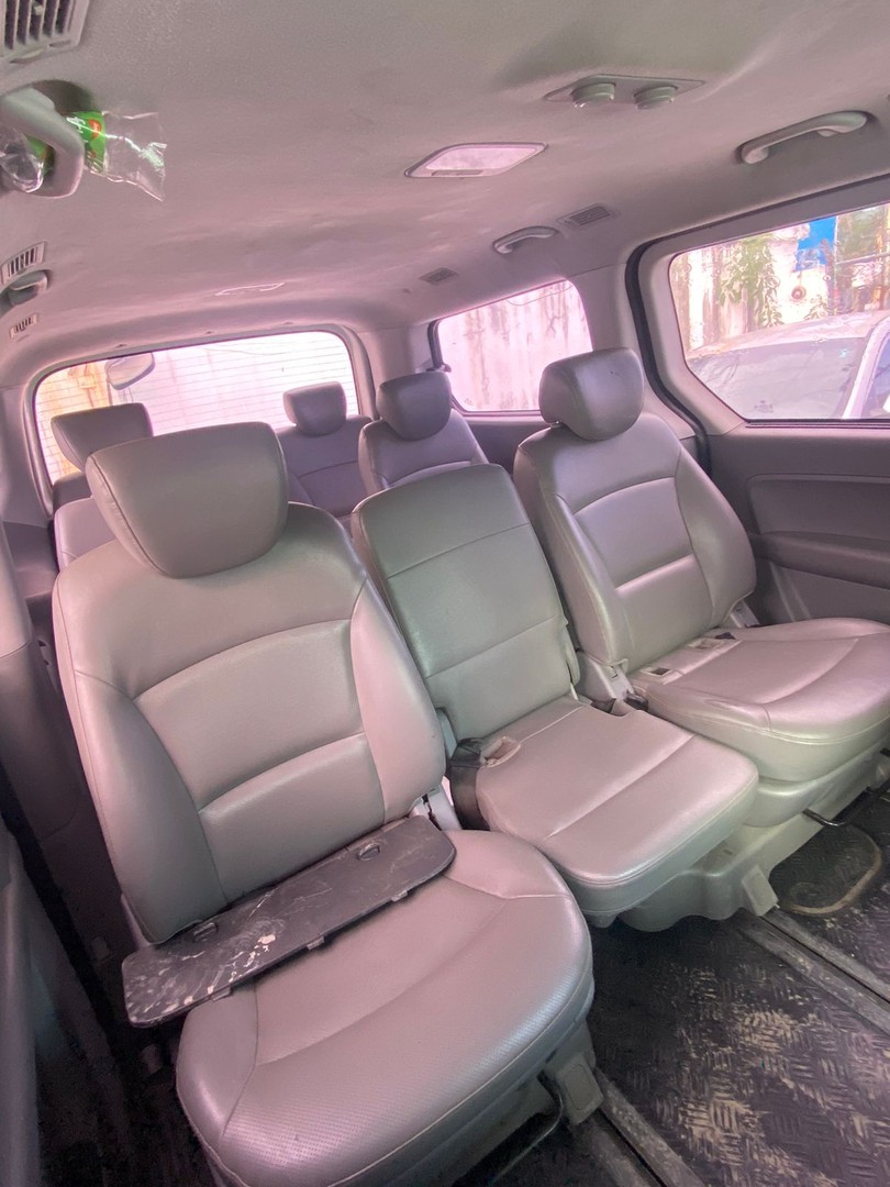 jeepetas y camionetas - HYUNDAI STAREX 2017 BLANCADESDE: RD$ 1,250.000 4