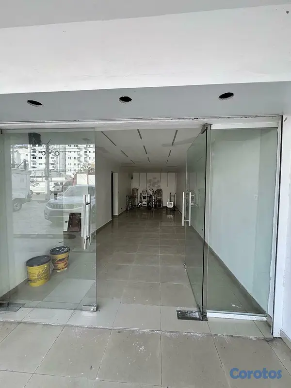 oficinas y locales comerciales - Local comercia en Alquiler en excelente ubicación  4