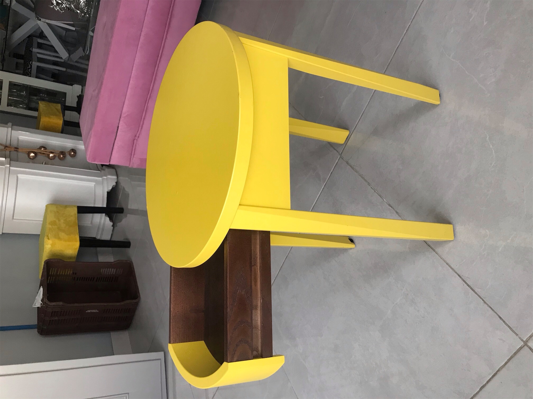 muebles y colchones - Hermosa mesa lateral  amarilla, moderna, elegante y funcional. 9