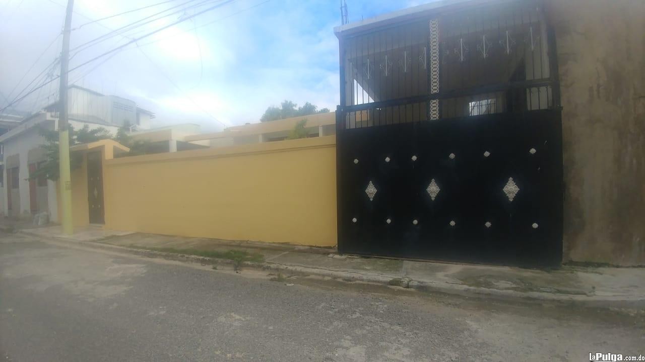 casas - 2 CASAS EN 5 MILLONES UBICADA EN LOS ROSALES (PUEDE CONSTRUIR ARRIBA 2CASAS MAS)