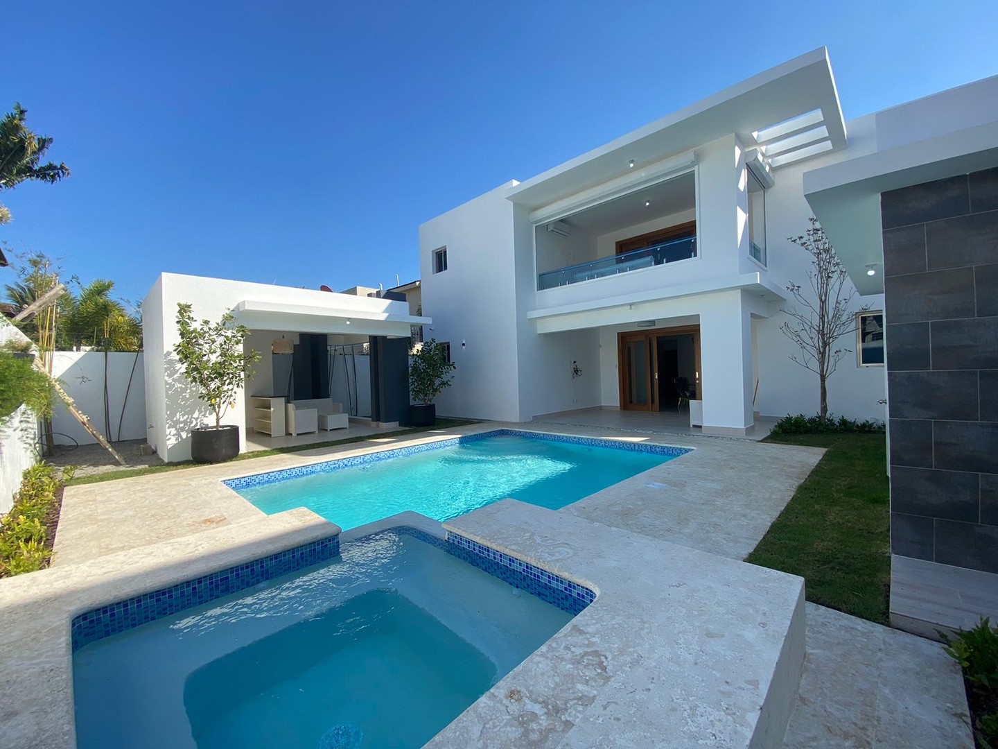 casas - Espectacular Vivienda Amueblada Recién Construida  0