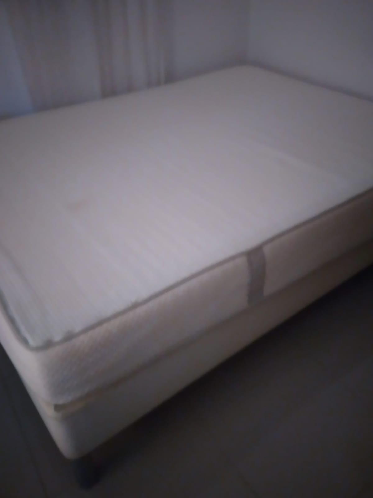 muebles y colchones - Cama, forro y base de IKEA en Latex