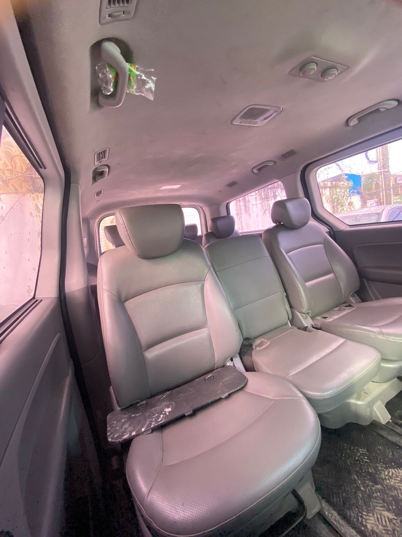 jeepetas y camionetas - HYUNDAI STAREX 2017 BLANCADESDE: RD$ 1,250.000 5