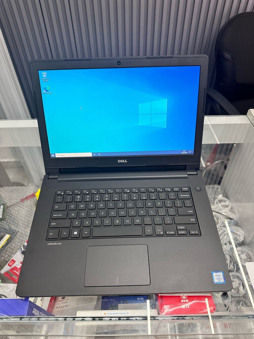 computadoras y laptops - Laptop Dell Latitude 3470 i5 6ta Gen 4GB RAM 500GB HDD Windows 10 Instalado
