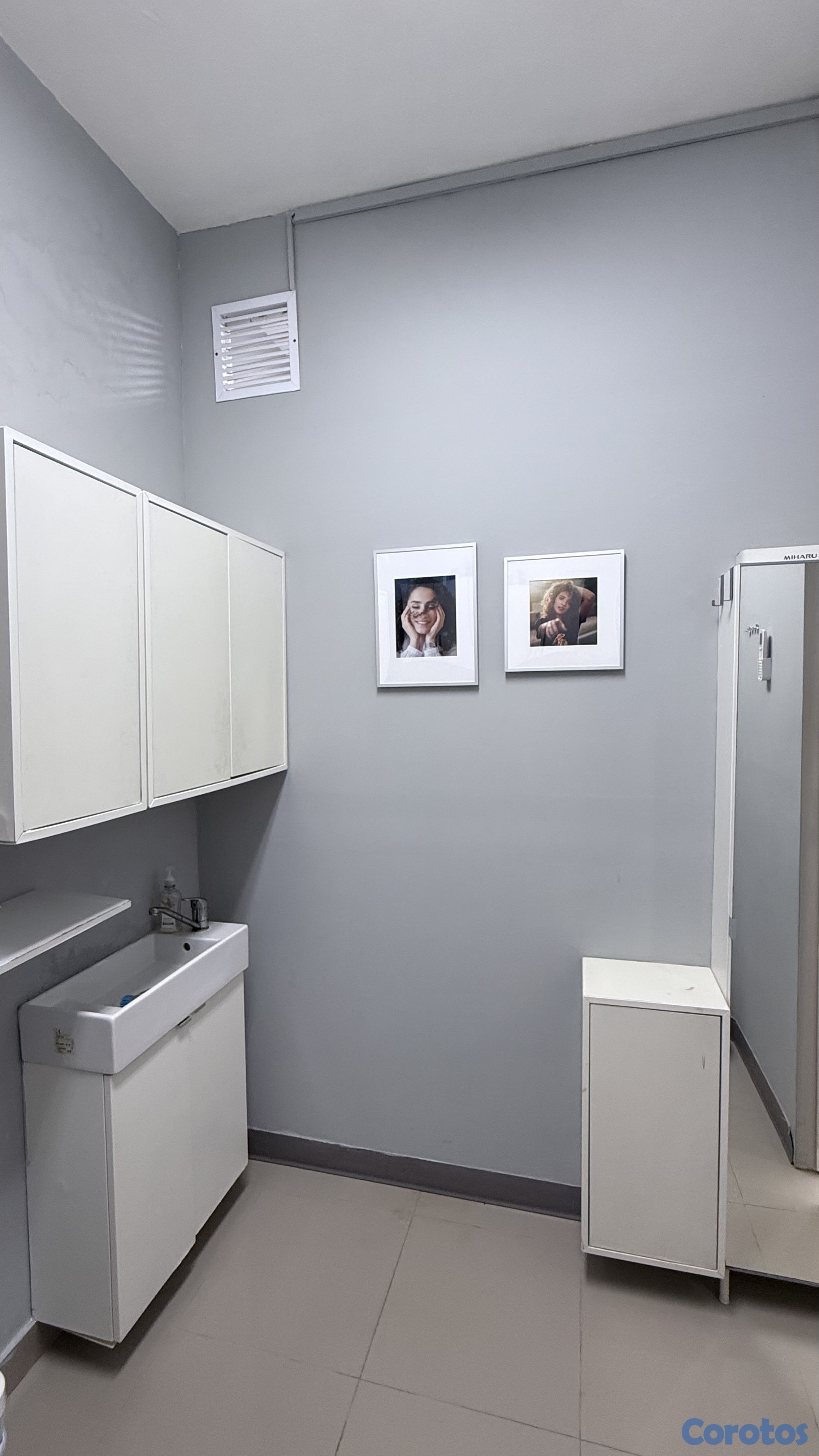 oficinas y locales comerciales - Se alquila cubilo para médicos, estética y masajes 2