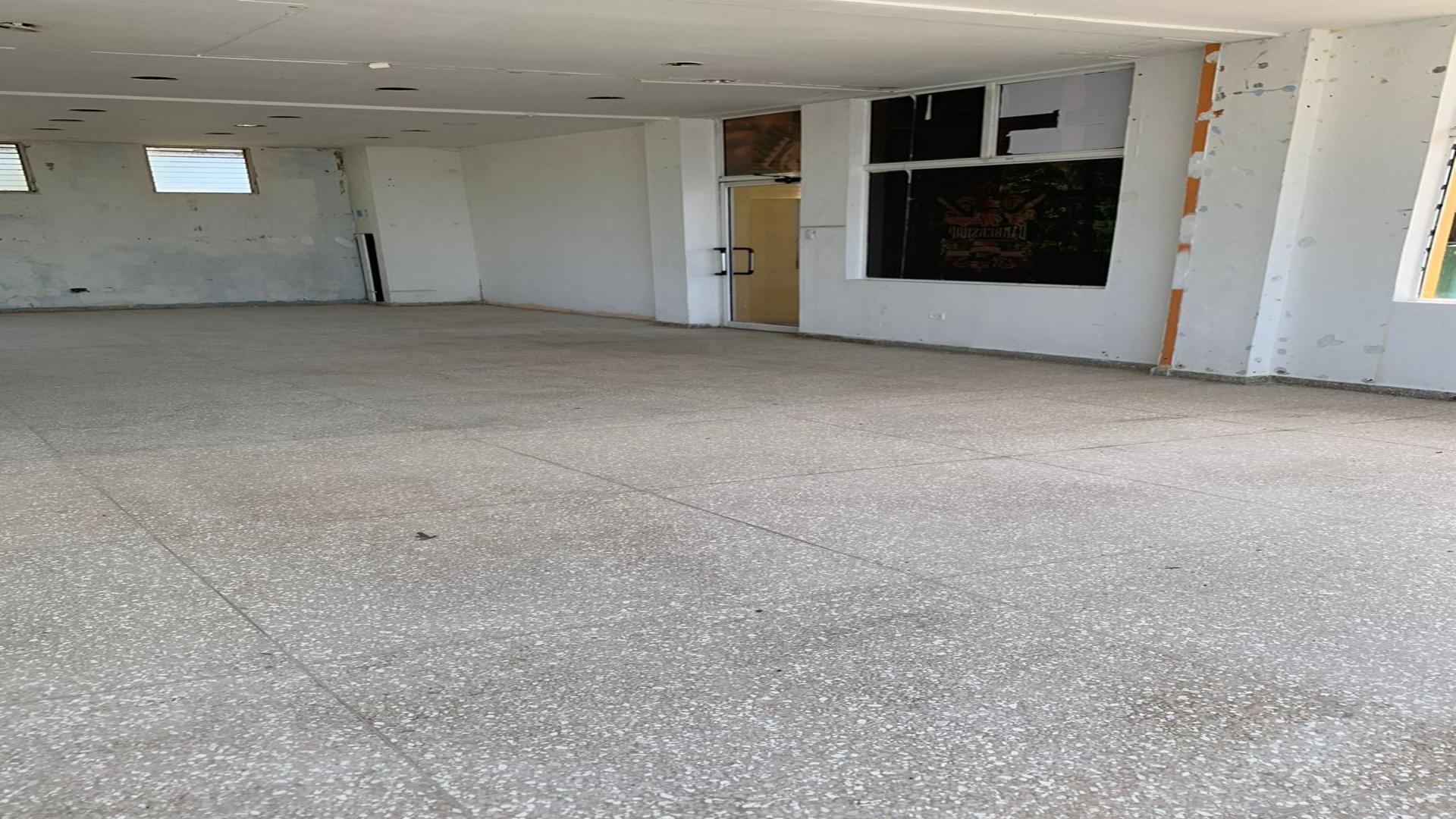oficinas y locales comerciales - Local comercial en alquiler en San Isidro 5