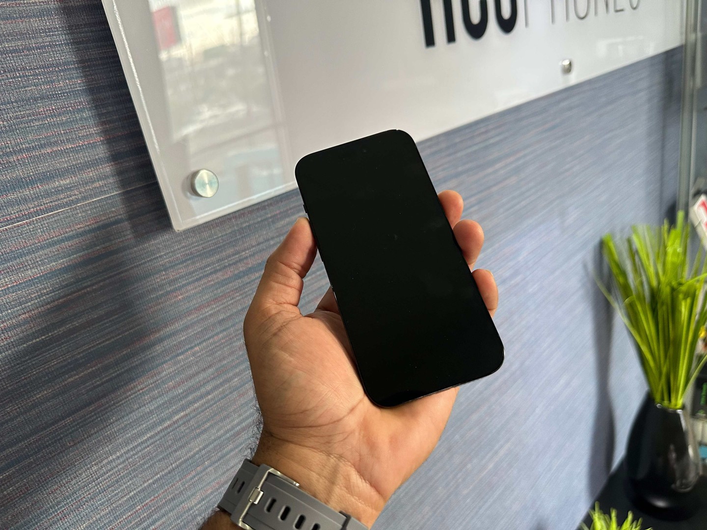 celulares y tabletas - Vendo iPhone 14 Pro 128GB Space Black E-SIM Como Nuevo, Desbloqueado $ 59,500 NE 1