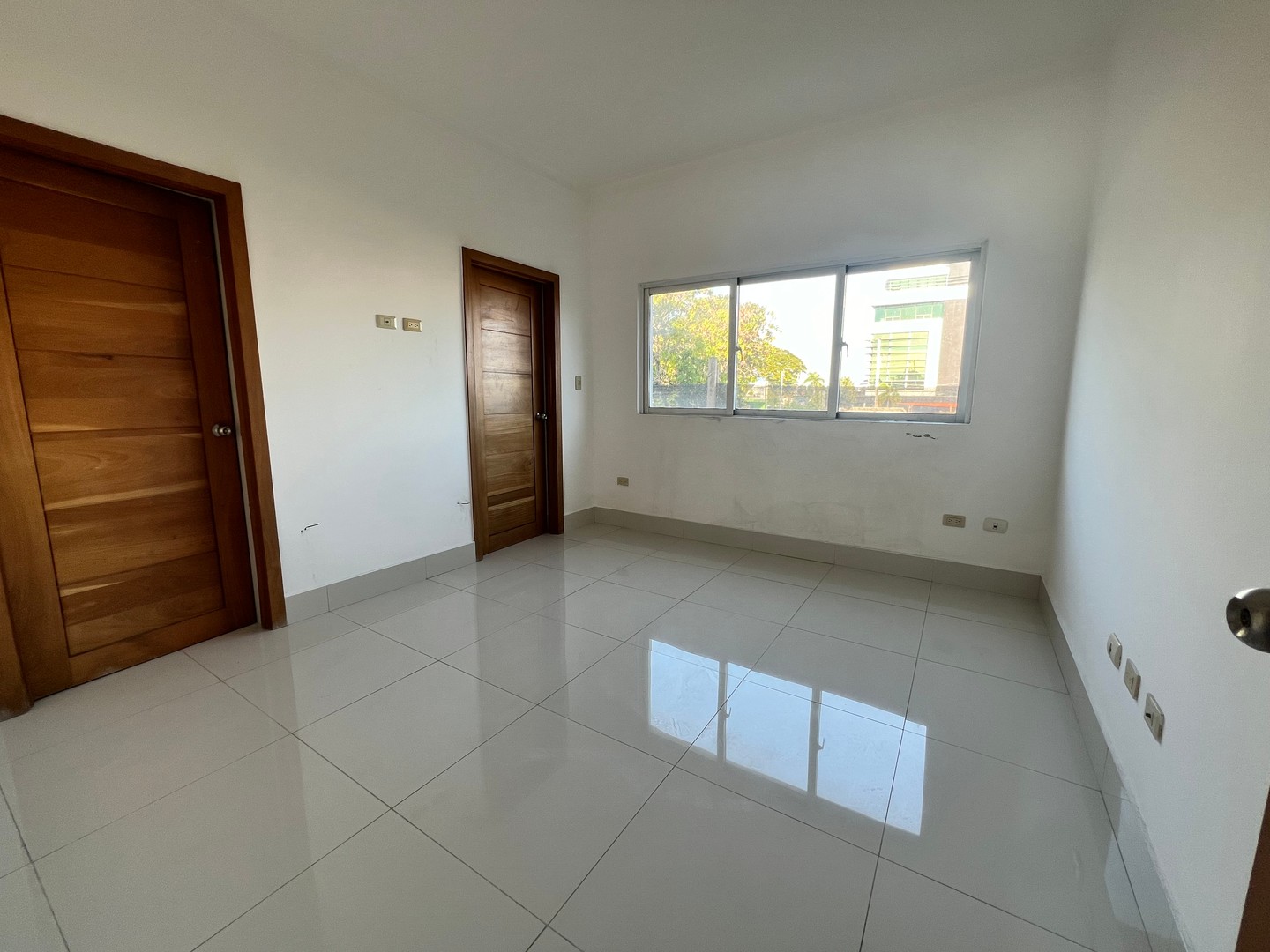 apartamentos - Alquilo Apartamento Con Terraza 5to Piso En Los Prados   
CODIGO: ND614 8