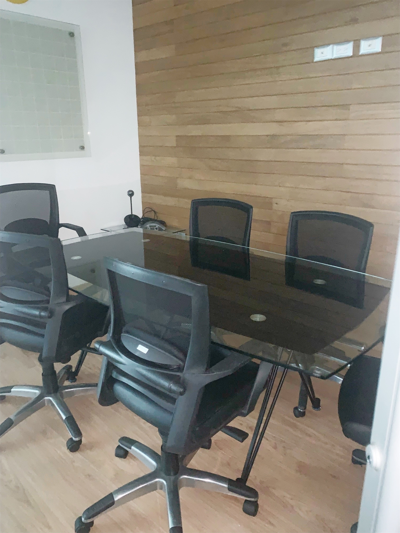 oficinas y locales comerciales - Oficina corporativa prienr nivel amoblada  4